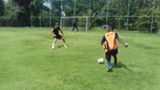 A imagem pode conter: uma ou mais pessoas, pessoas praticando esportes, grama, atividades ao ar livre e natureza