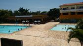 A imagem pode conter: céu, piscina e atividades ao ar livre